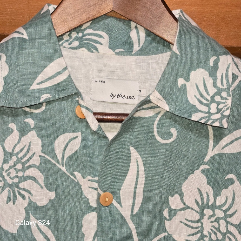 By The Sea Bali Mens Linen Shirt Small‎ Teal Green Floral Hibiscus Short Sleeve